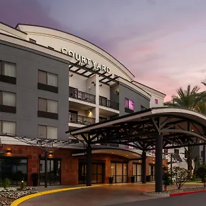 Courtyard Angeles Airport Hotel